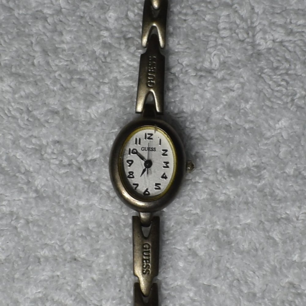 Vintage Guess Titanium Qwartz Watch w/ White Face - Picture 2 of 16
